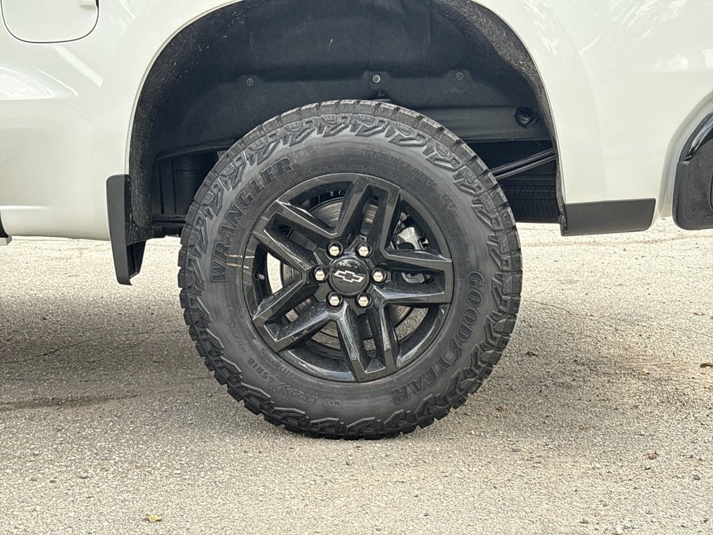 New 2026 Chevrolet Silverado 1500 Custom Trail Boss 2.7L 4WD at KW Auto Credit