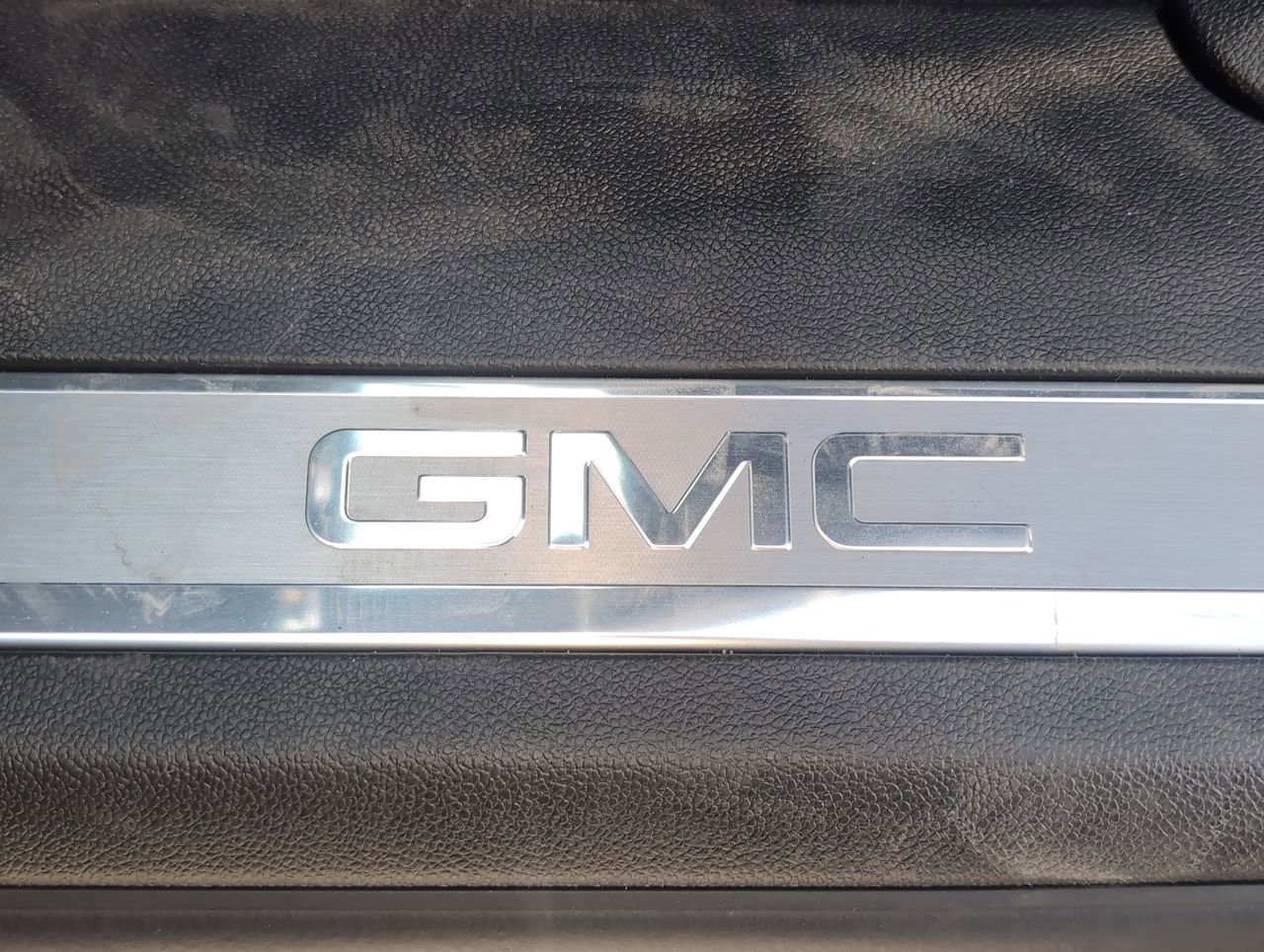New 2026 GMC Yukon Elevation 5.3L 4WD at KW Auto Credit
