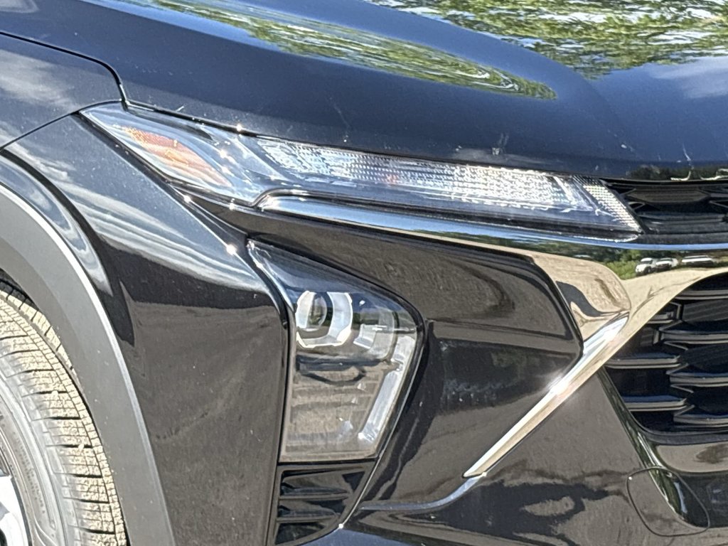New 2026 Chevrolet Trax 1RS 1.2L FWD at KW Auto Credit