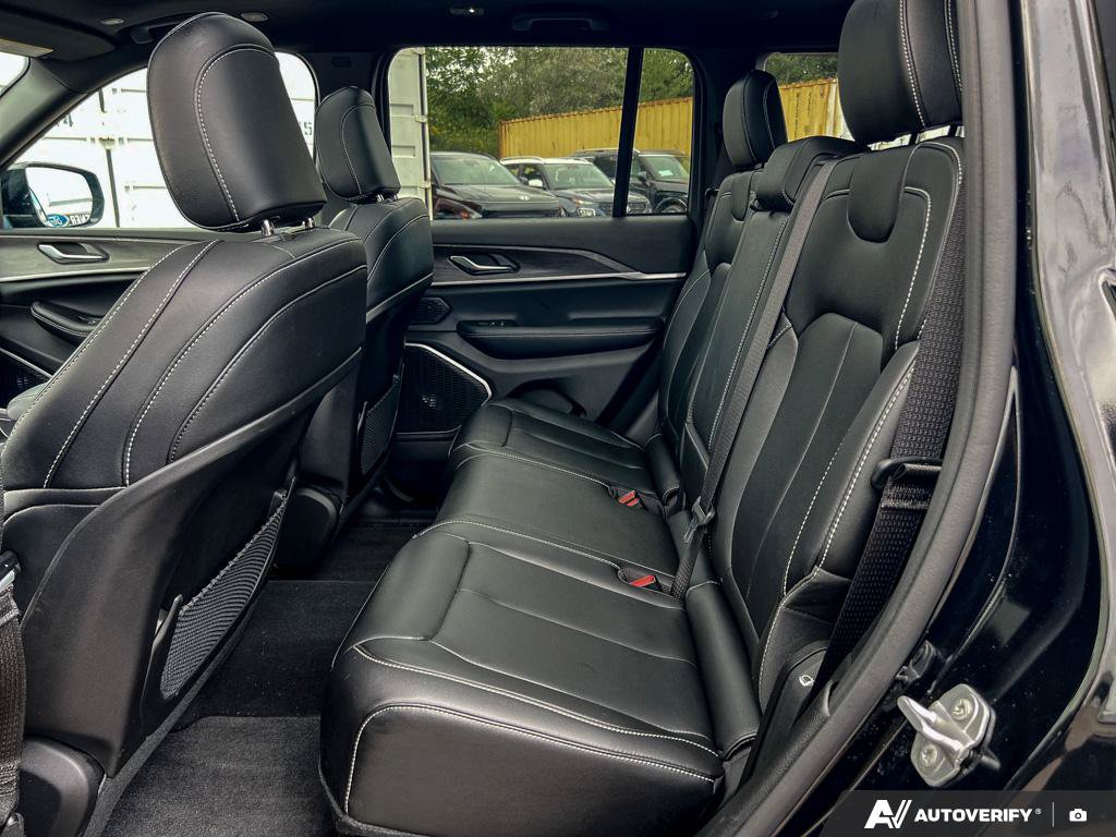Used 2025 Jeep Grand Cherokee Limited 3.6 L 4WD at KW Auto Credit