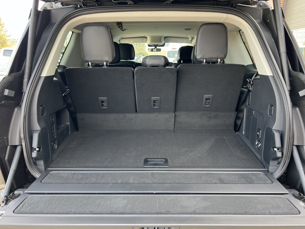 New 2027 Lincoln Navigator Premiere 3.5 L 4WD at KW Auto Credit