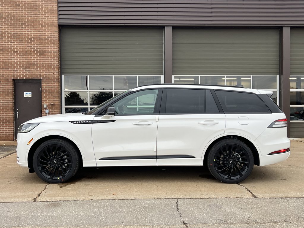 New 2026 Lincoln Aviator Reserve 3.0 L AWD at KW Auto Credit