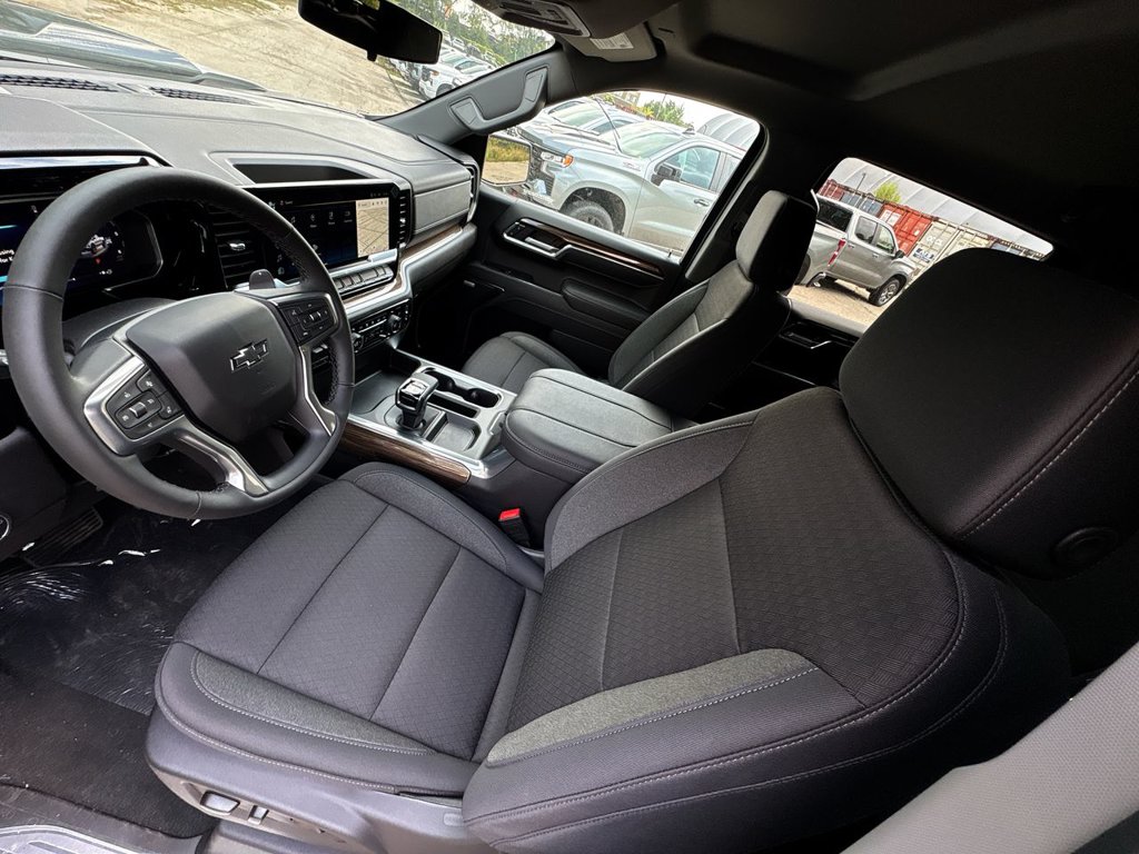 New 2026 Chevrolet Silverado 1500 LT Trail Boss 5.3L 4WD at KW Auto Credit