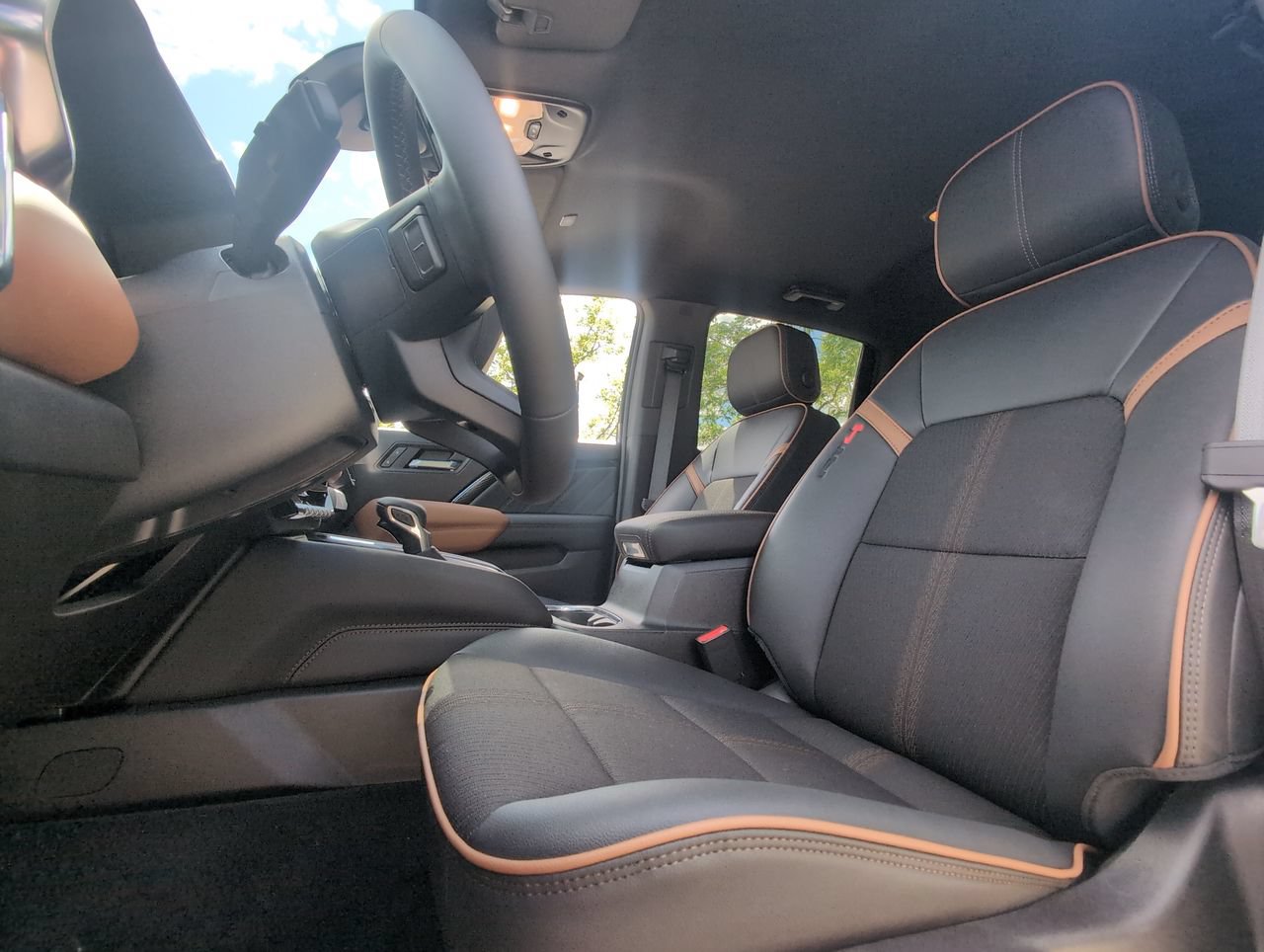 New 2026 GMC Canyon AT4 2.7L 4WD at KW Auto Credit