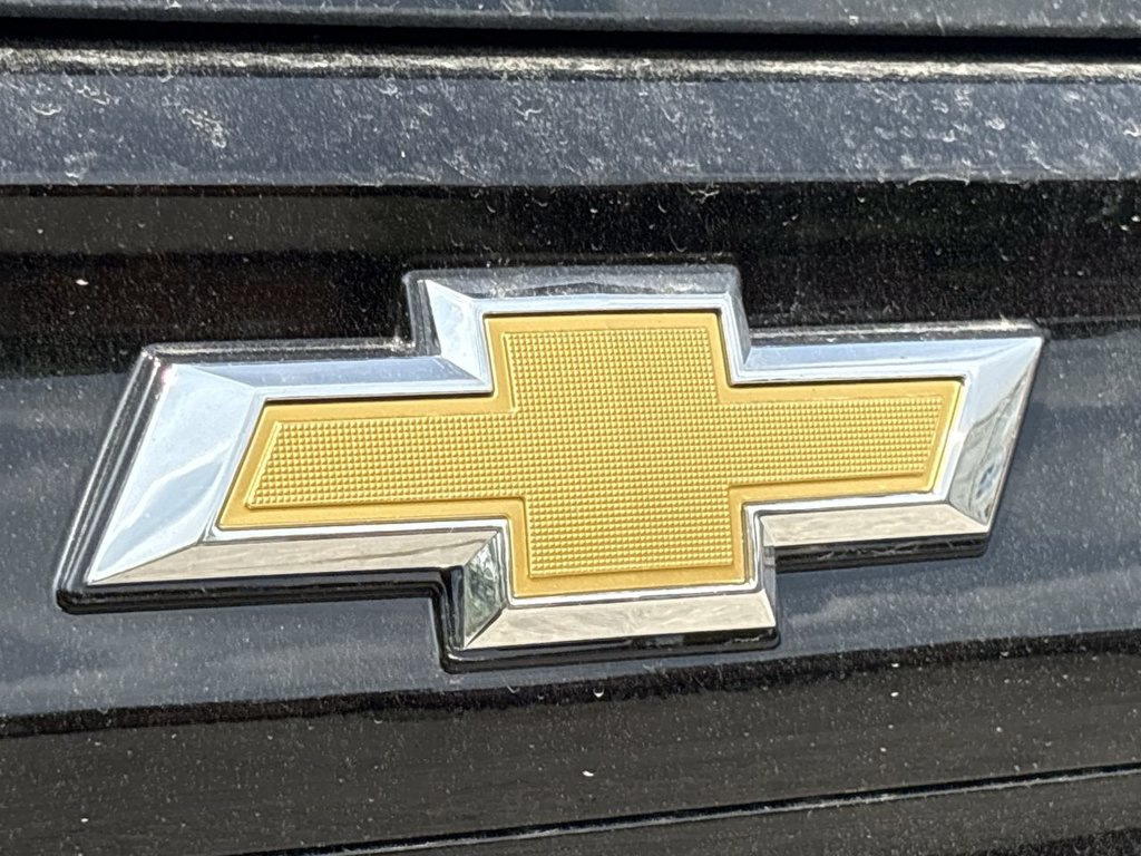 New 2026 Chevrolet Suburban High Country 6.2L 4WD at KW Auto Credit