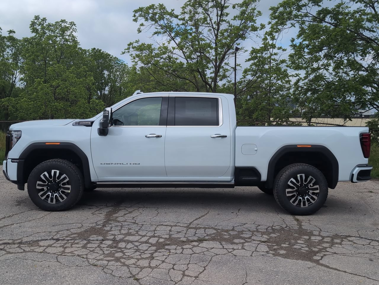 New 2026 GMC Sierra 2500HD Denali Ultimate 6.6L 4WD at KW Auto Credit