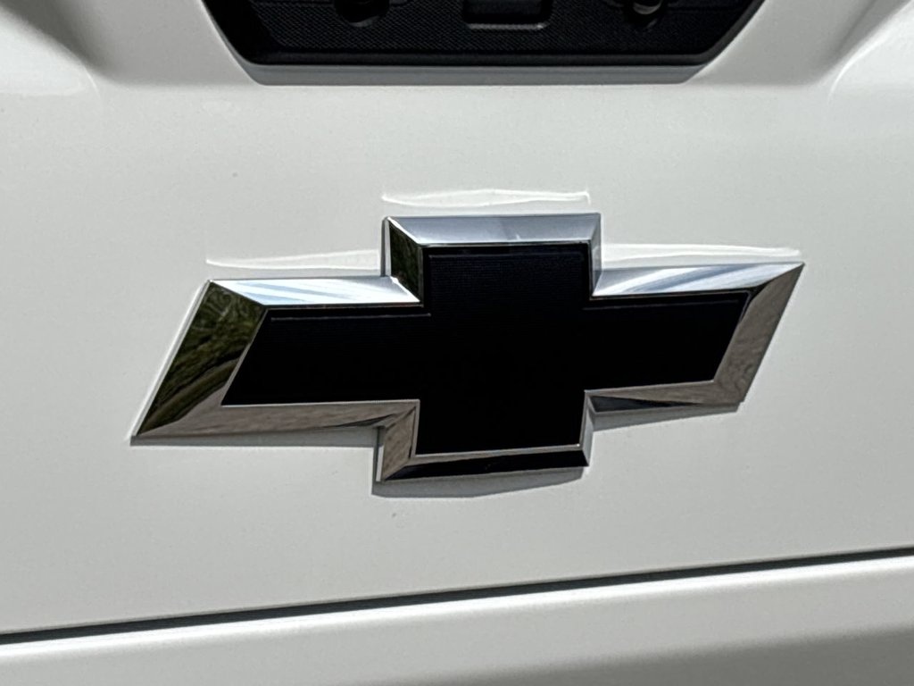 New 2026 Chevrolet Silverado 1500 Custom Trail Boss 2.7L 4WD at KW Auto Credit