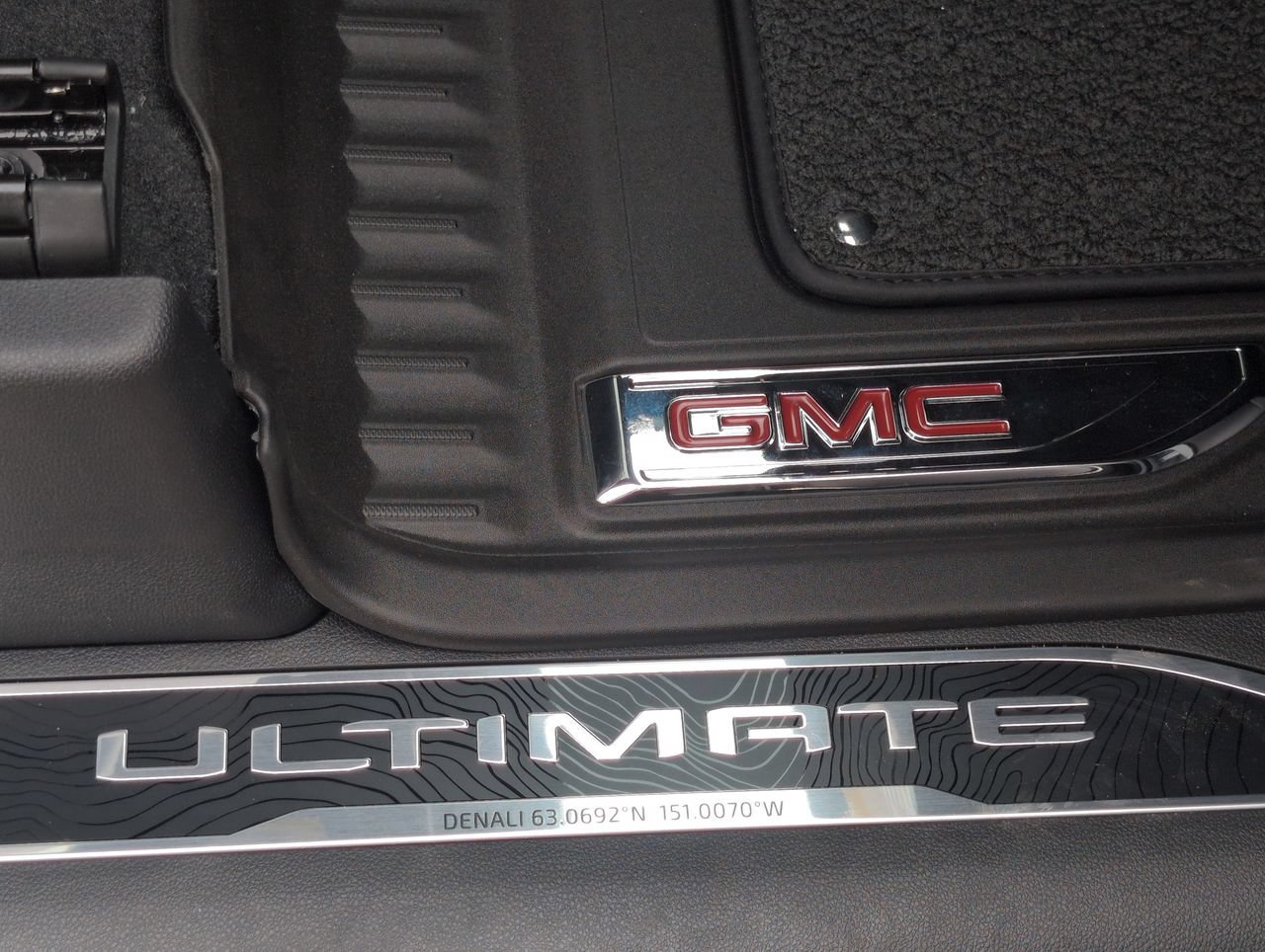 New 2026 GMC Sierra 2500HD Denali Ultimate 6.6L 4WD at KW Auto Credit