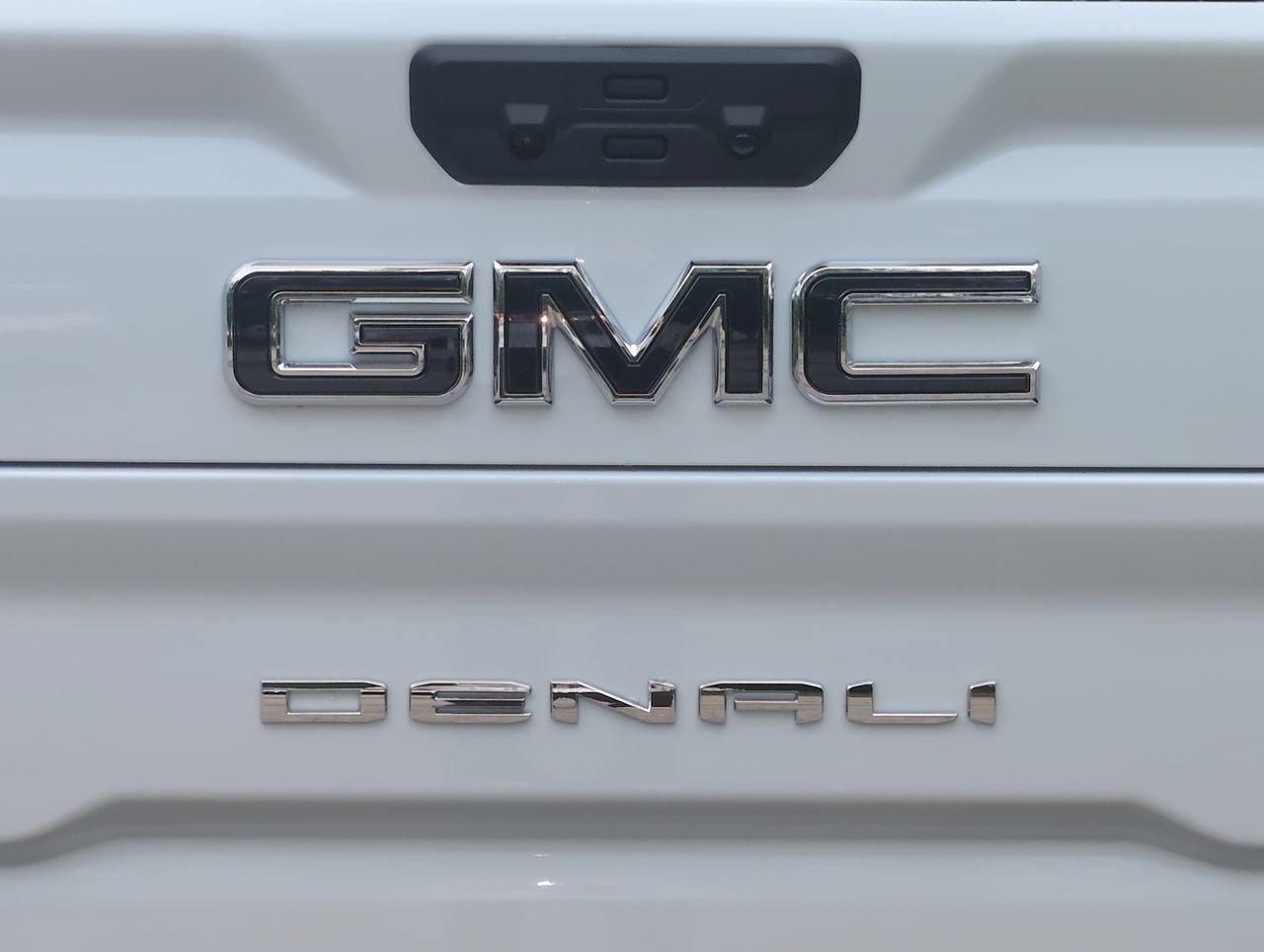 New 2026 GMC Sierra 2500HD Denali Ultimate 6.6L 4WD at KW Auto Credit