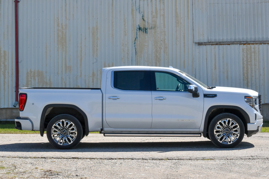 New 2026 GMC Sierra 1500 Denali Ultimate 6.2L 4WD at KW Auto Credit
