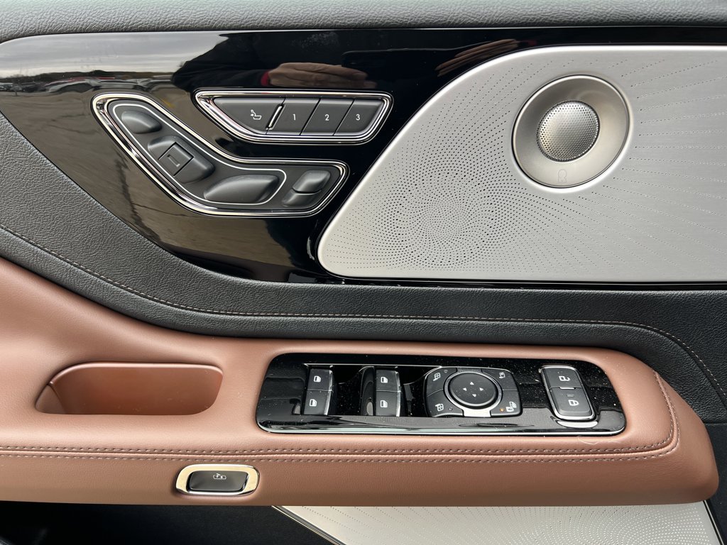 New 2026 Lincoln Aviator Reserve 3.0 L AWD at KW Auto Credit
