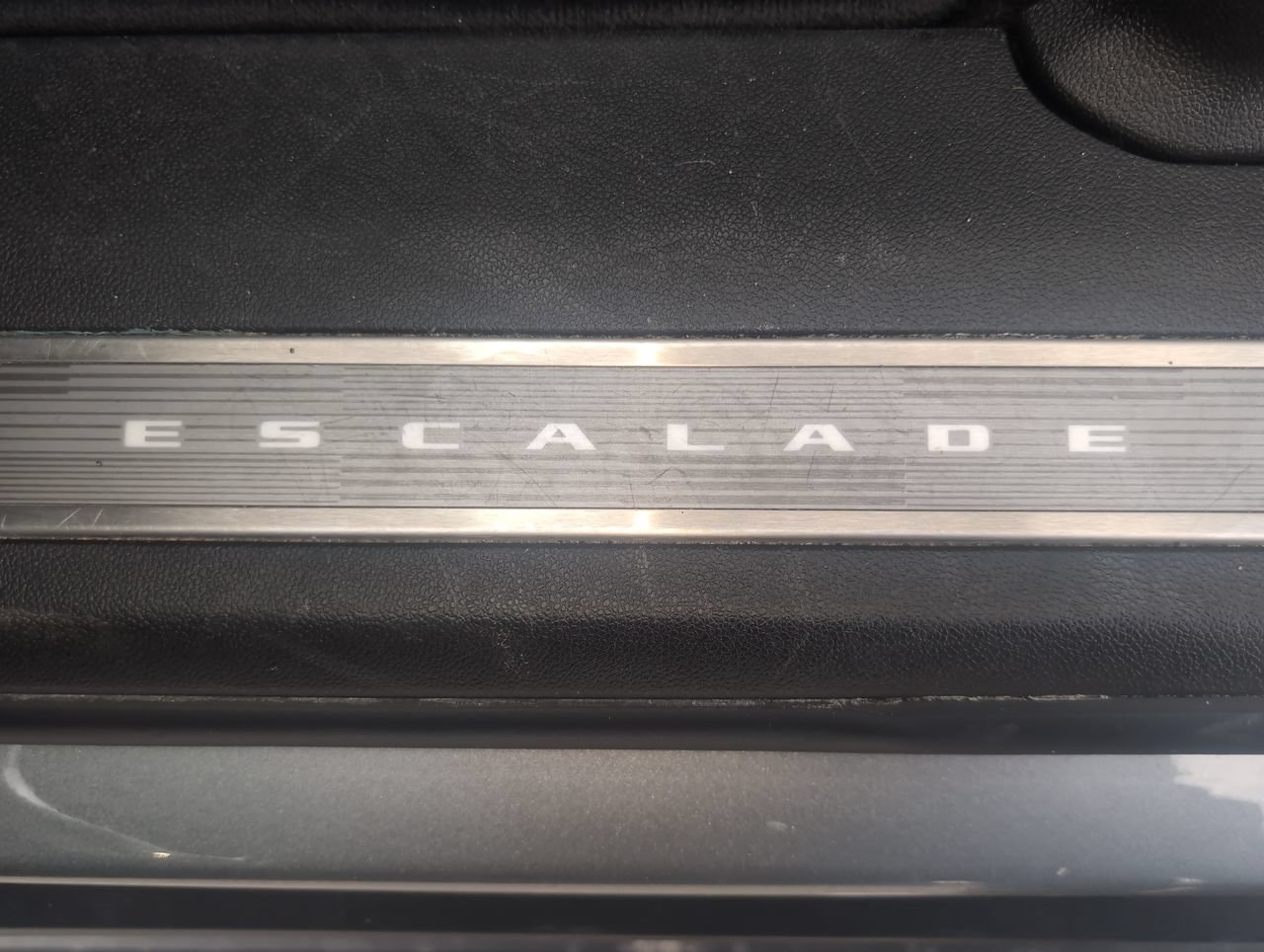 Used 2024 Cadillac Escalade 4WD Sport Platinum 3.0L 4WD at KW Auto Credit