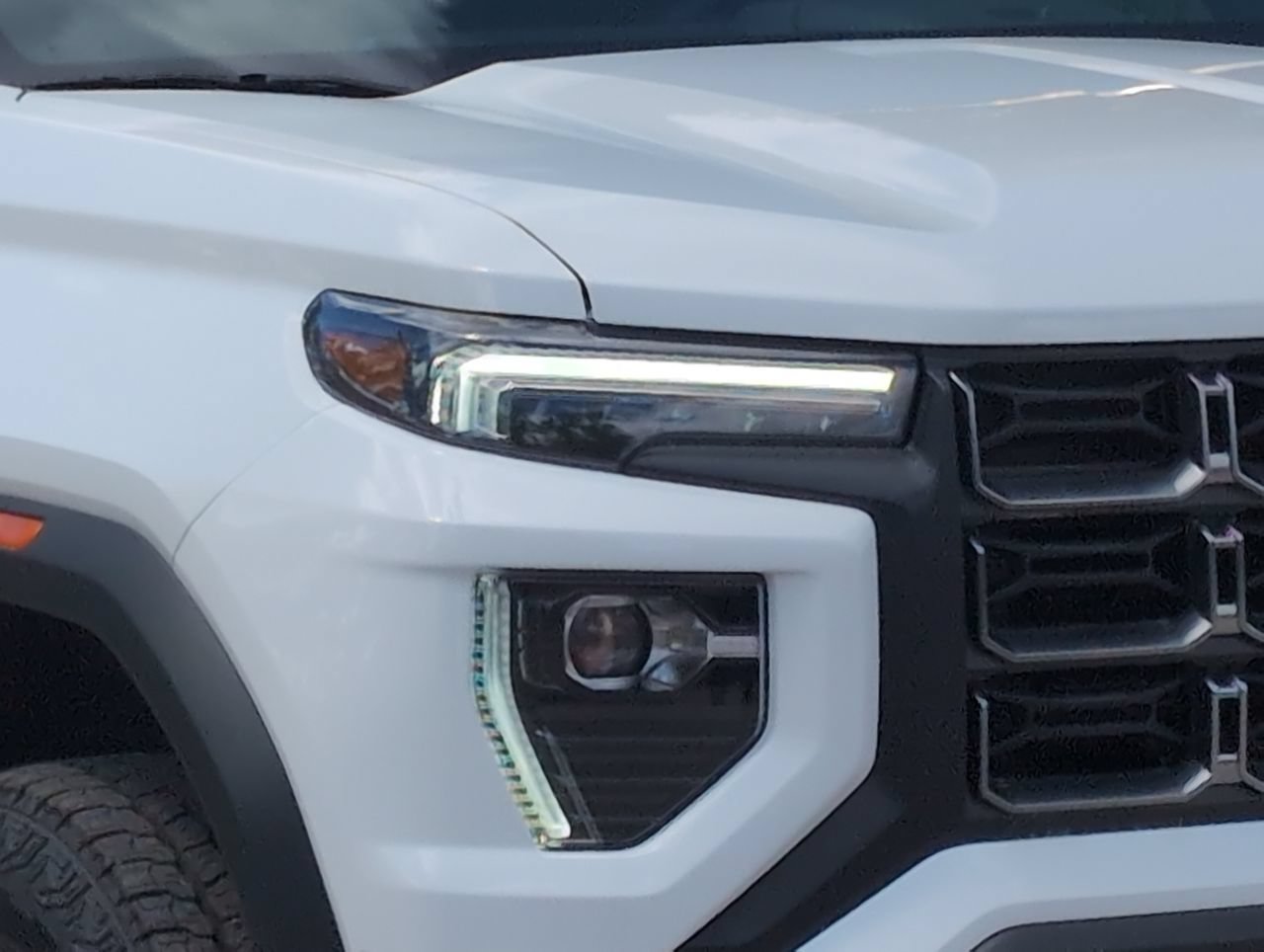 New 2026 GMC Canyon AT4 2.7L 4WD at KW Auto Credit