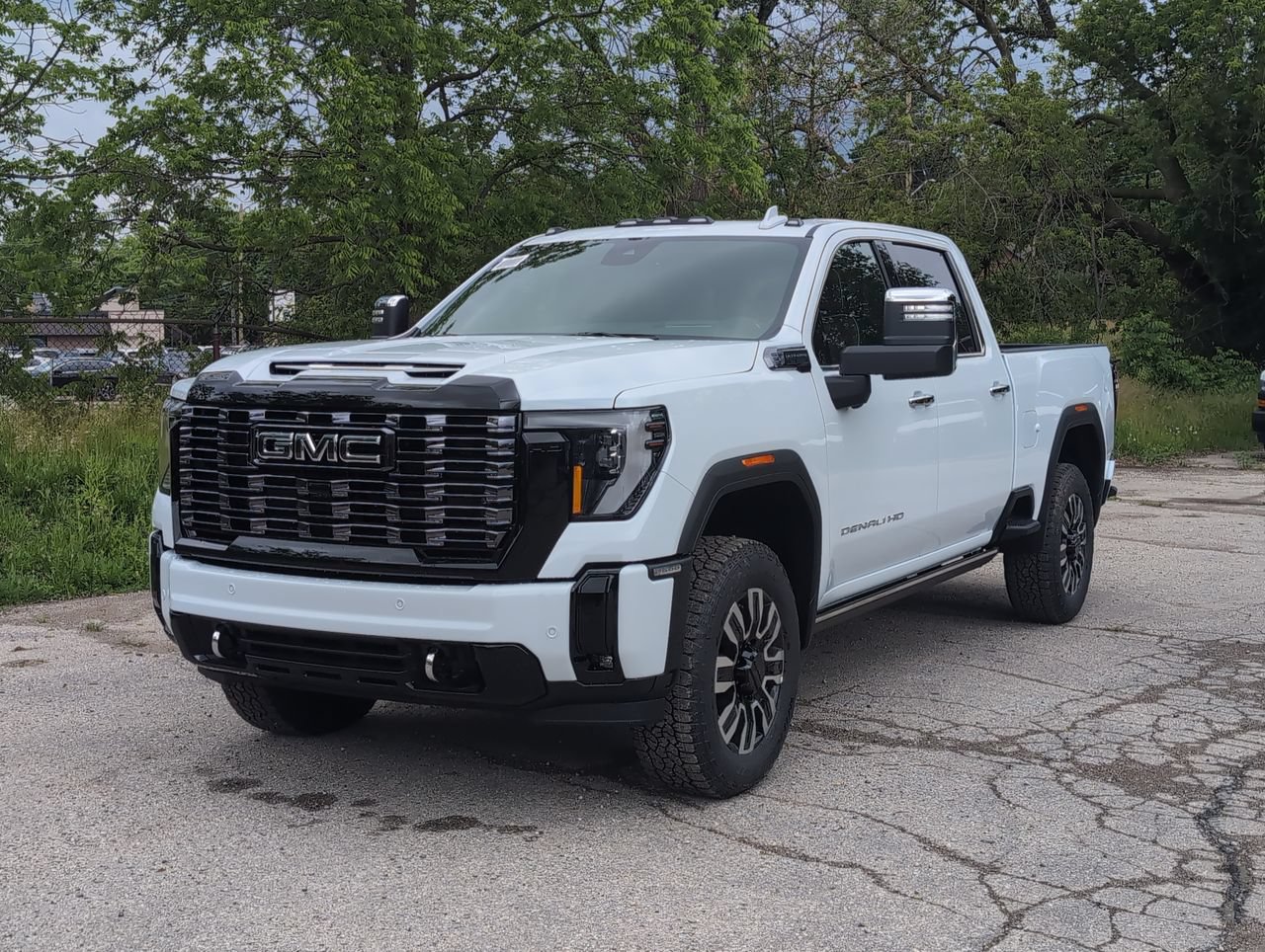 New 2026 GMC Sierra 2500HD Denali Ultimate 6.6L 4WD at KW Auto Credit